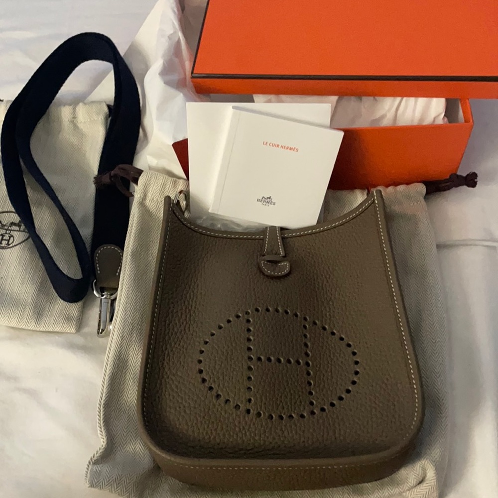 - Brand new Hermès Evelyn TPM Etoupe
